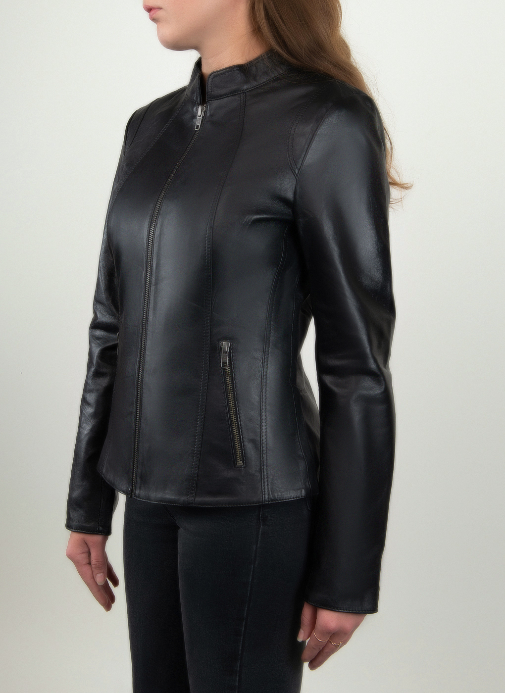 Кожаная куртка женская Каляев 1624708 черная 48 RU