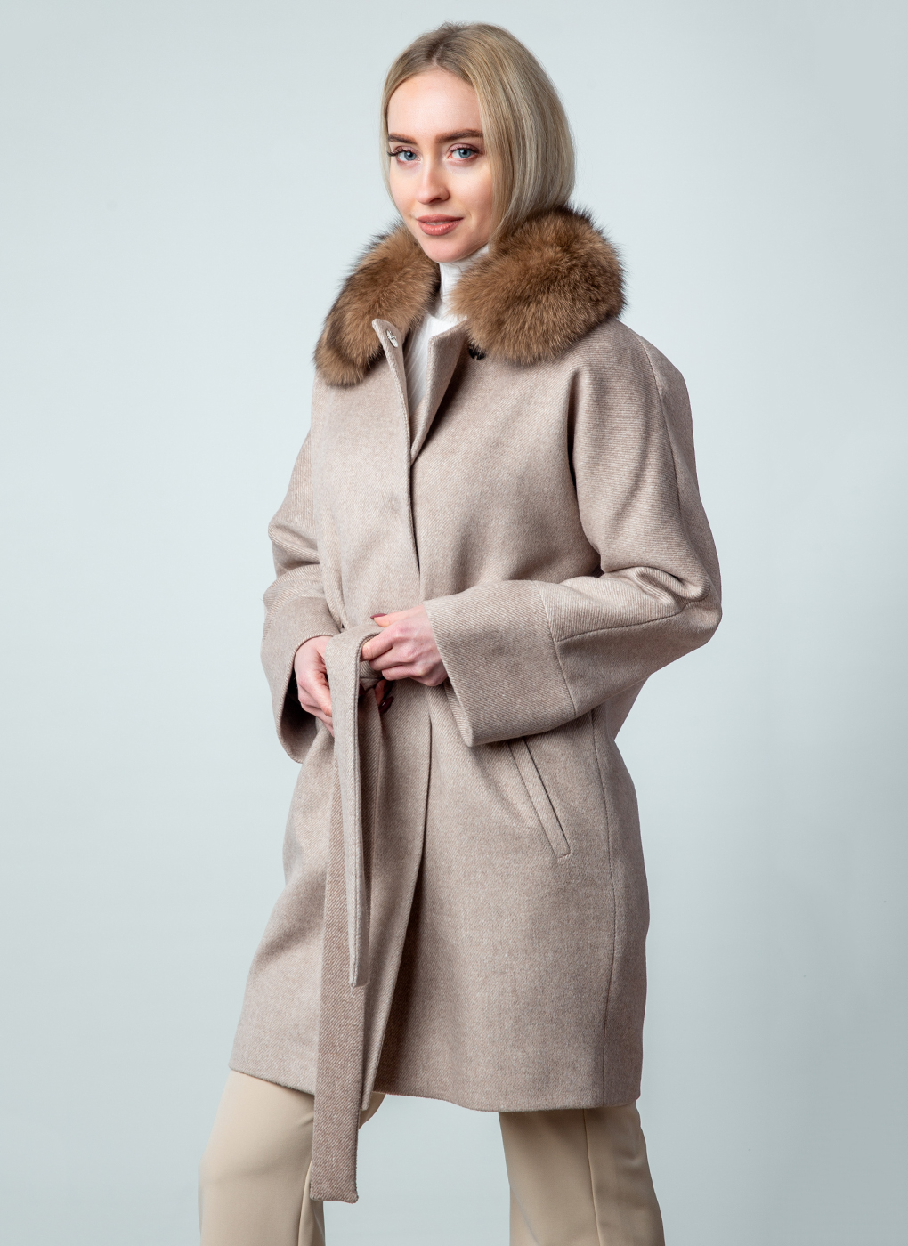 Пальто женское Каляев 57218 бежевое 42-44 RU