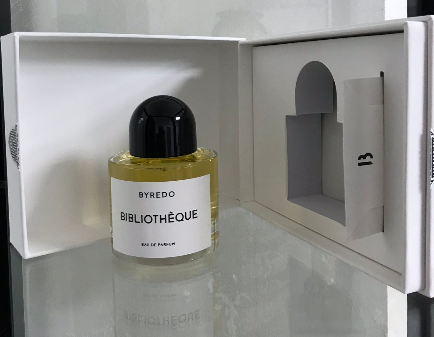 Close eyes byredo. Byredo bibliotheque 50 ml. Byredo bibliotheque 100 мл. Парфюмерная вода Byredo bibliotheque. Byredo Bal d'Afrique 100ml.