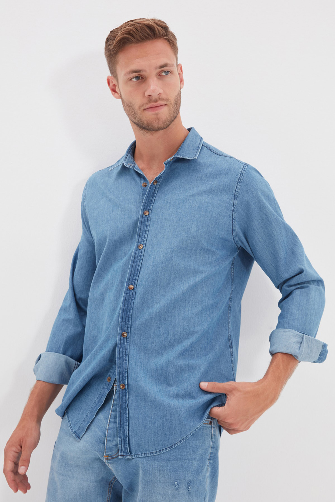 Джинсовая рубашка мужская Trendyol TMNSS20GO0107 синяя M