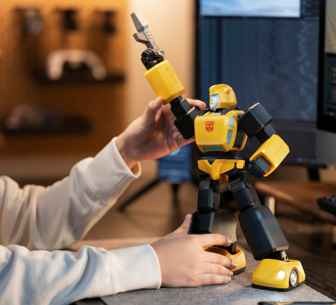 Купить программируемый робот Robosen Bumblebee G1 Performance, голосовое  управление, цены на Мегамаркет