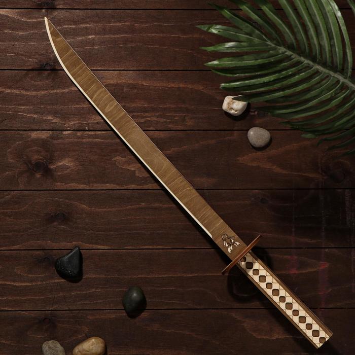 Игрушечный меч из дерева