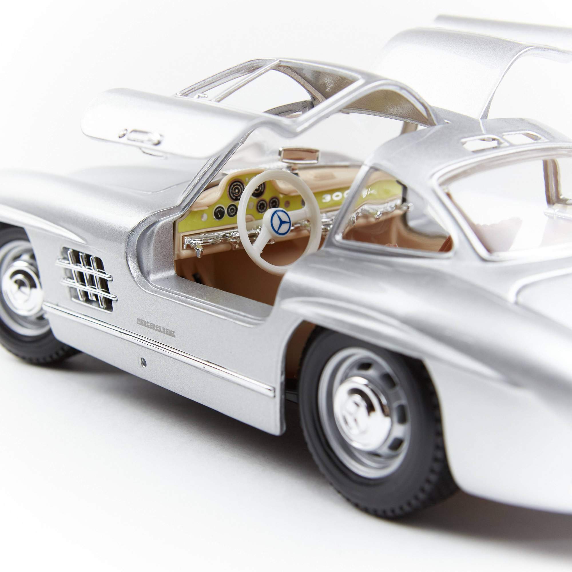 Коллекционнная машина BBURAGO BB 18-12047 1:18 MERCEDES-BENZ 300 SL 1954  SILVER – купить в Москве, цены в интернет-магазинах на Мегамаркет