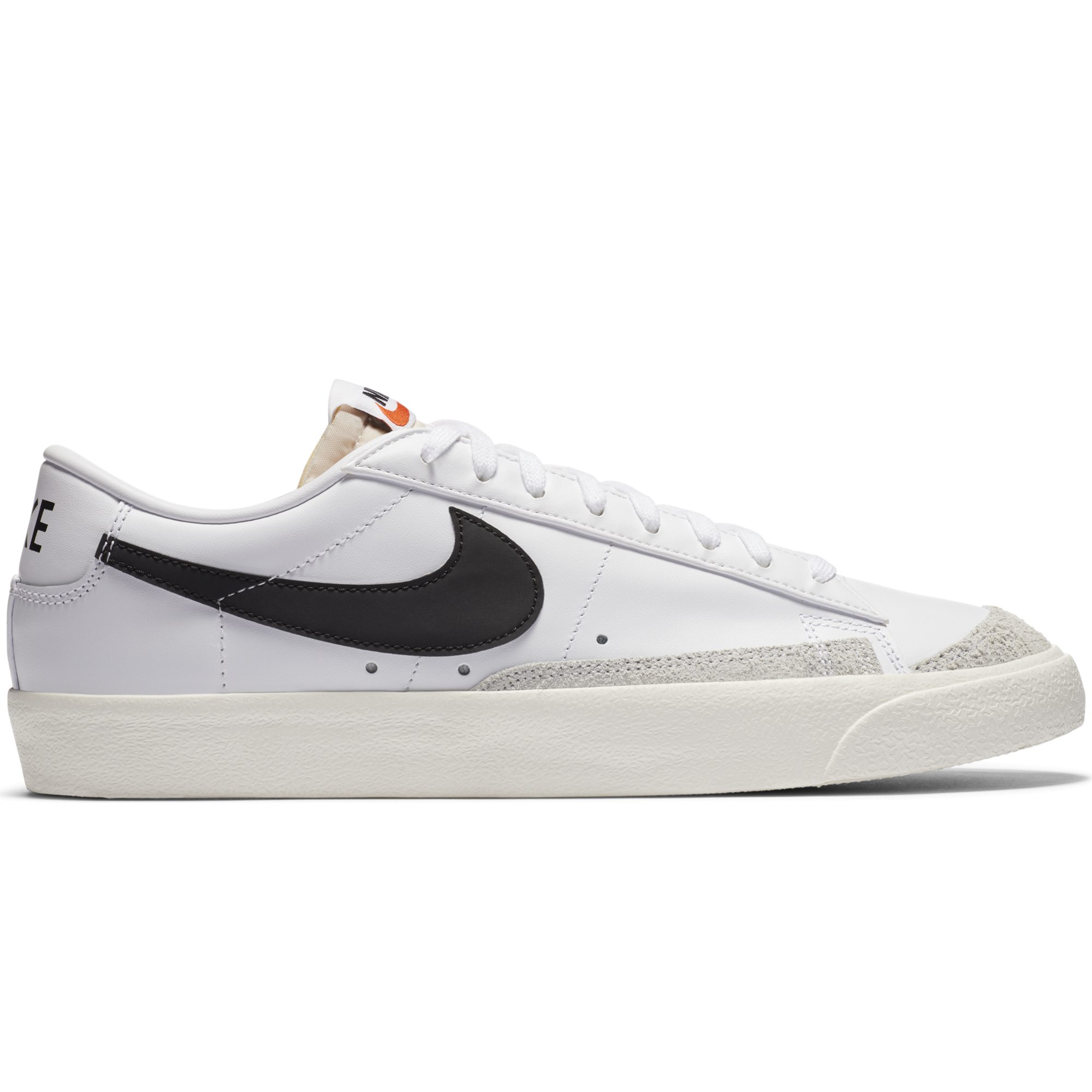 Nike blazer low discount trainers in white