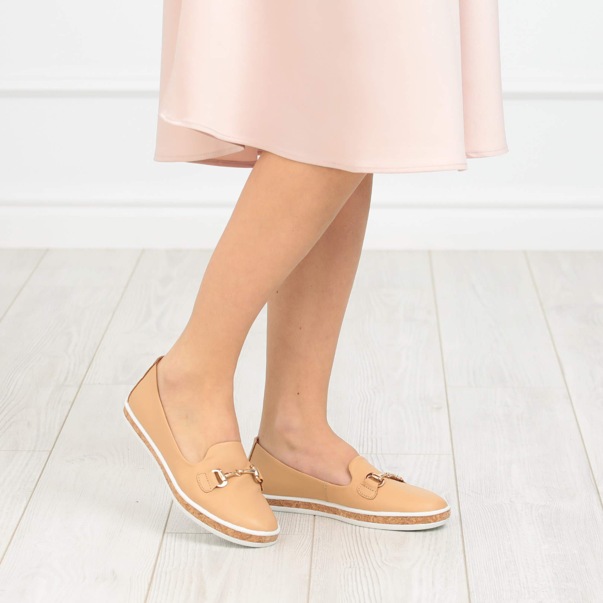 Кресло softy lux (13594). Ортопедические кроссовки doctor thomas. Кресло стяжка бежевая кожа. Бежевая 36. Бежевая 36.