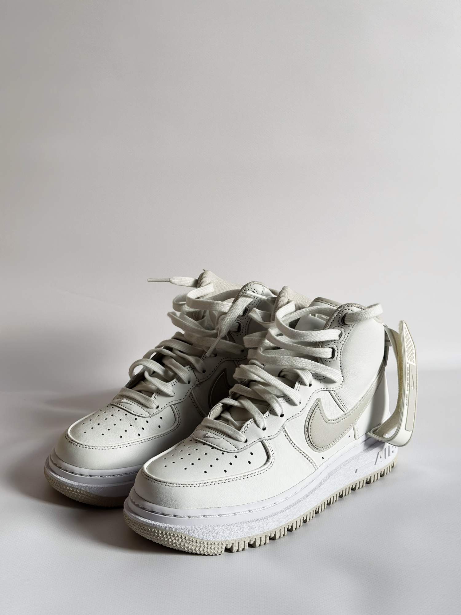 Кеды унисекс Nike Air Force 1 High Boot белые 5.5 UK - купить в sneakersmax.spb, цена на Мегамаркет