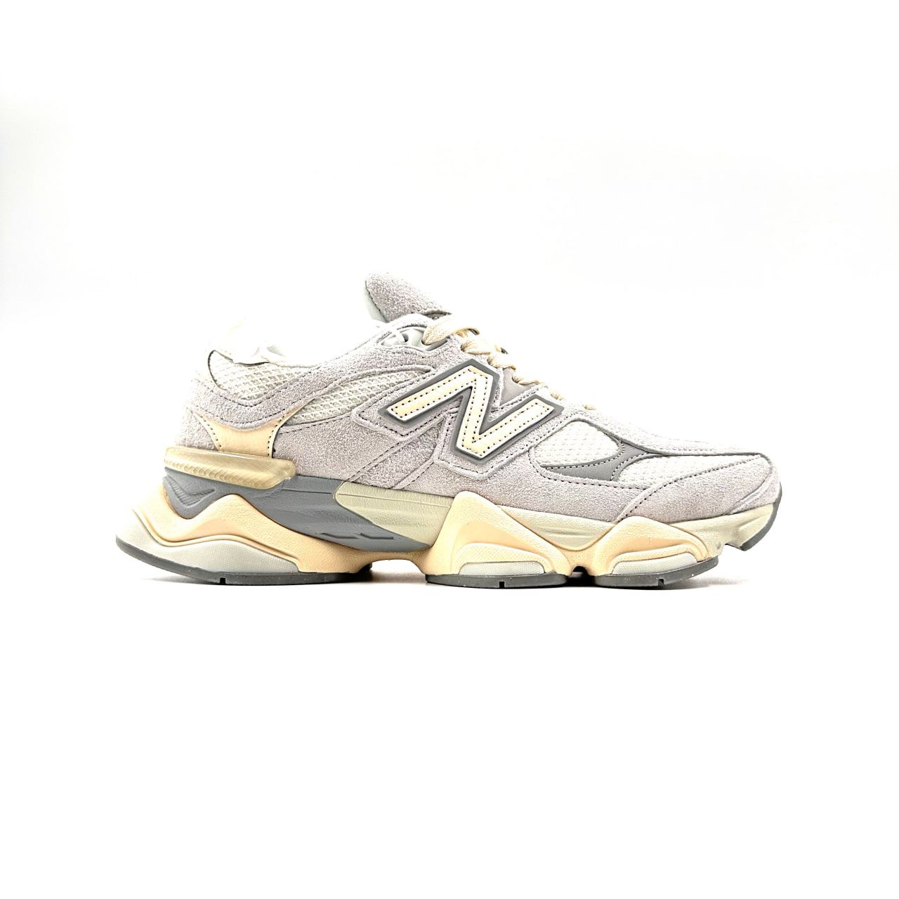 Спортивные кроссовки унисекс New Balance 9060 бежевые 37.5 EU - купить в THE ONE, цена на Мегамаркет