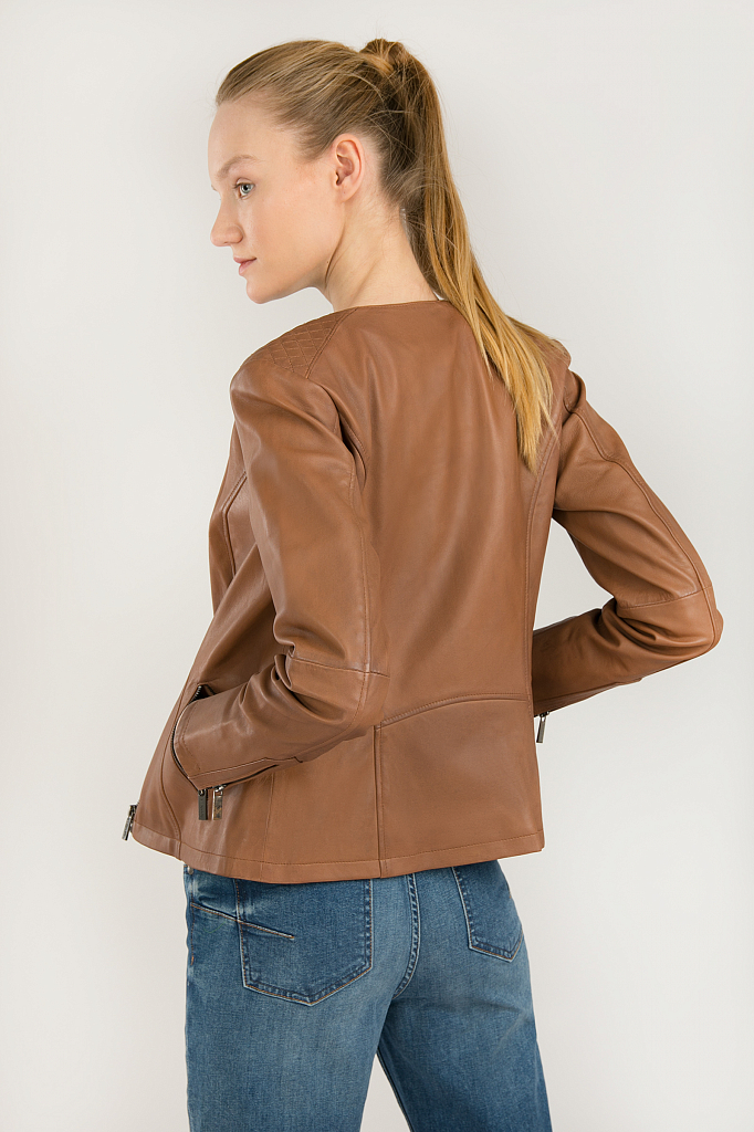 Кожаная куртка женская Finn Flare B20-11812 коричневая 50-52