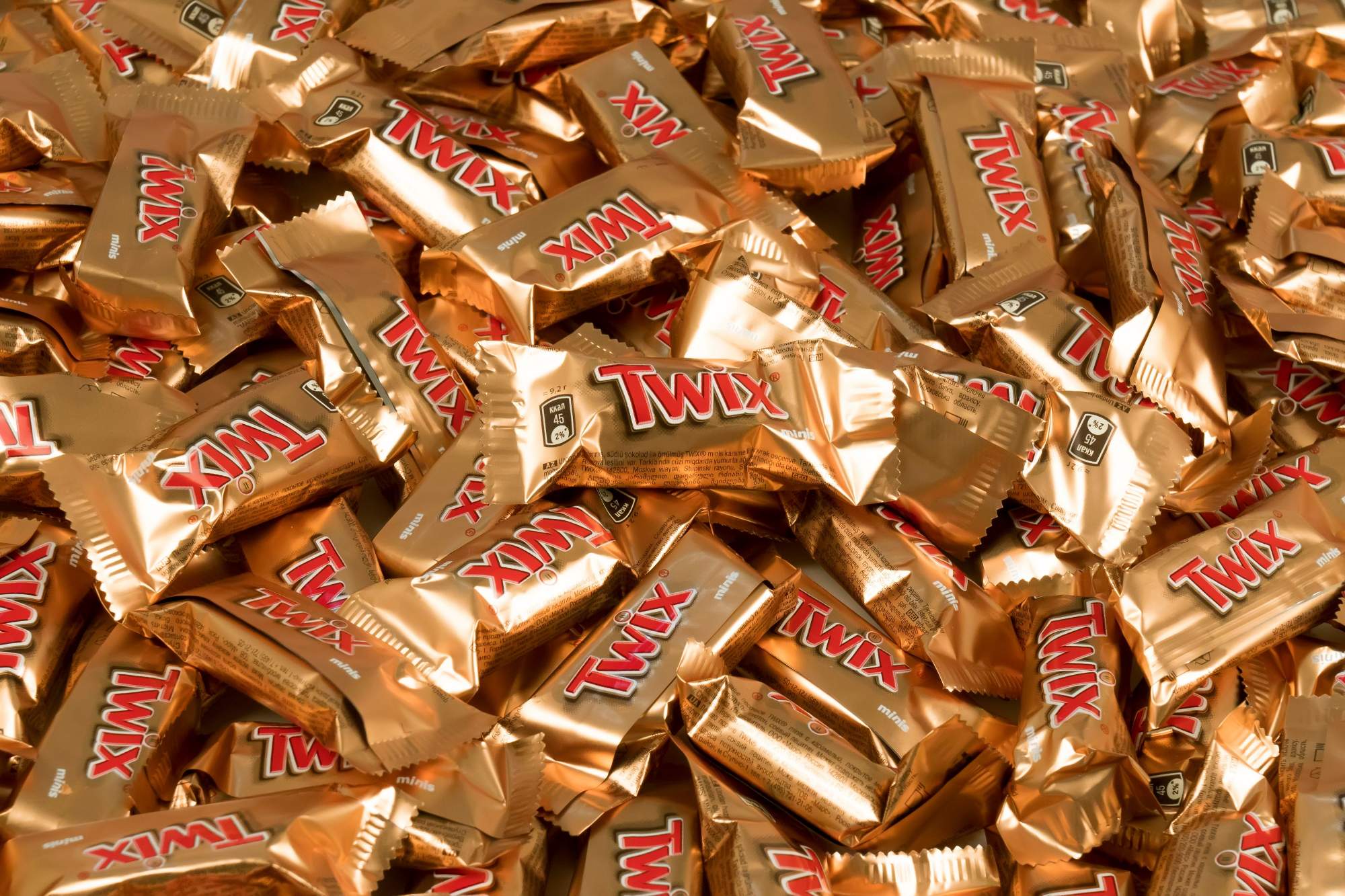 Килограмм конфет. Twix Minis 2,7 кг. Шоколадные батончики Twix Minis 184г. Конфеты Твикс Минис. Конфеты Твикс Минис 184г.