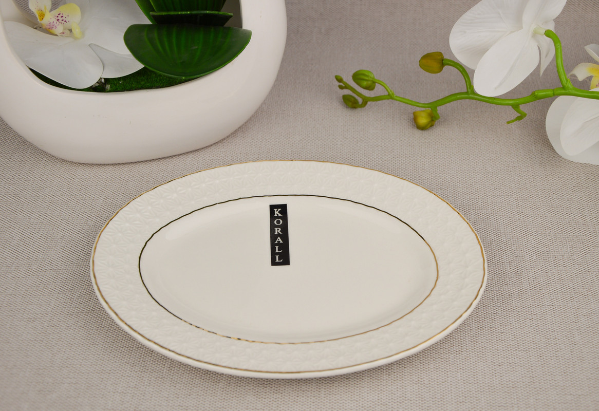 Тортовница tiffany s guzzini. Блюдо на ножке снежная королева. Блюдо коралл. Коралл блюдо овальное роза 36 см. Блюдо коралл.