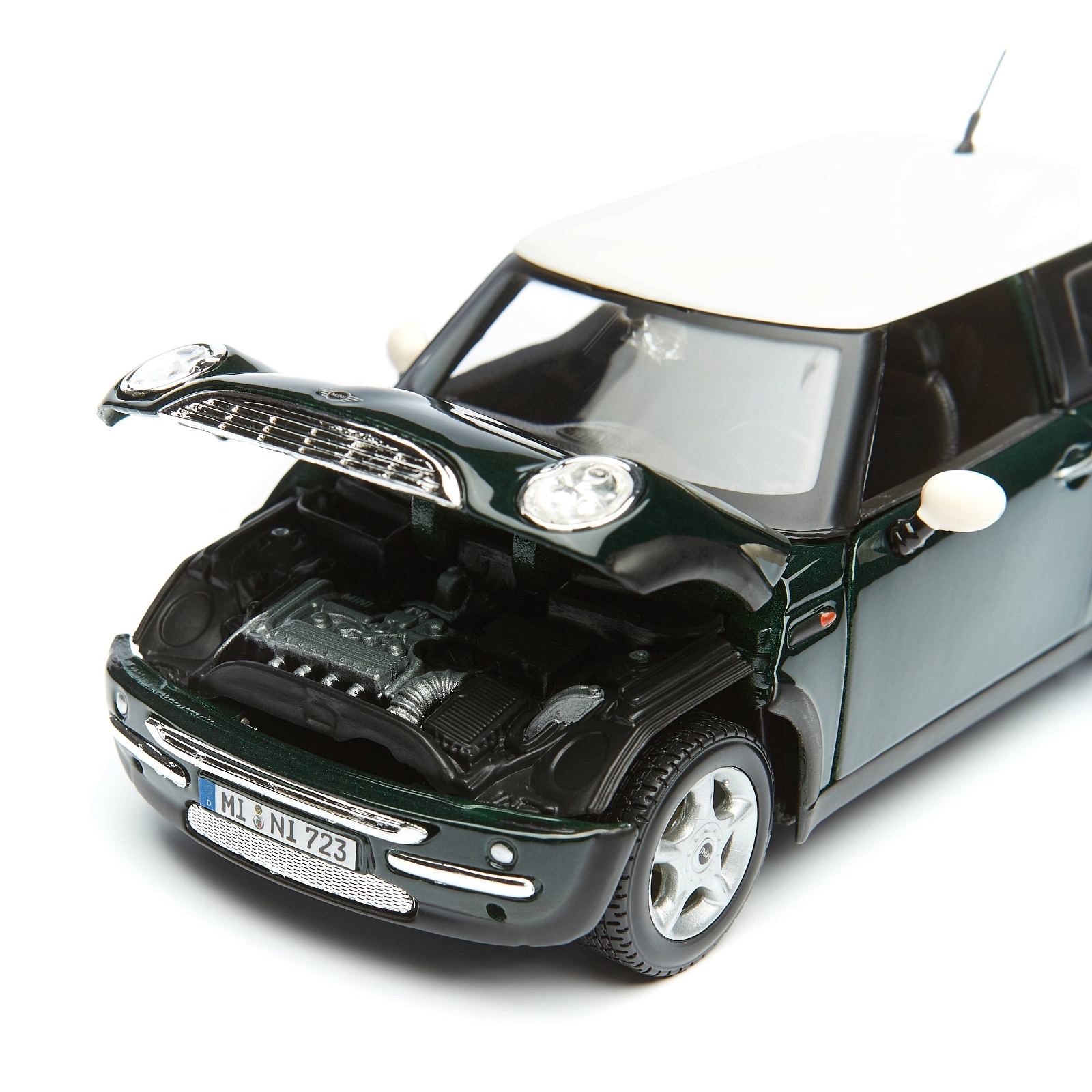 Купить модель машины Maisto Mini Cooper, 1:24, цены на Мегамаркет