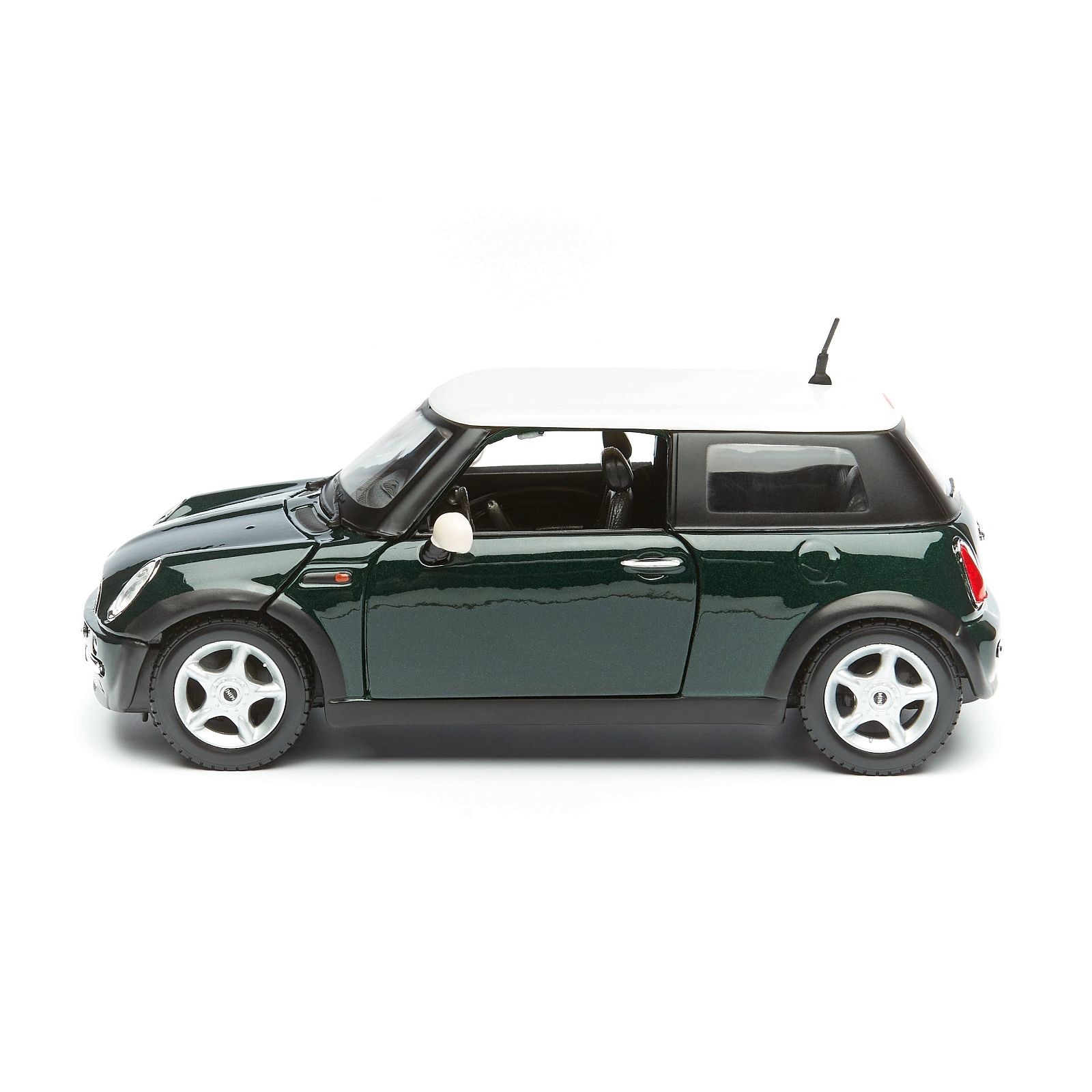 Купить модель машины Maisto Mini Cooper, 1:24, цены на Мегамаркет