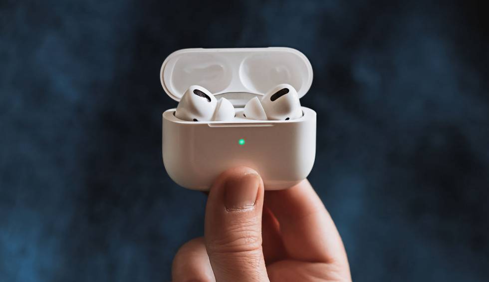 Шипят наушники airpods pro. Apple AIRPODS Pro 2. Беспроводные наушники Apple AIRPODS Max. Кейс для Apple AIRPODS Pro. Apple AIRPODS Pro 3.