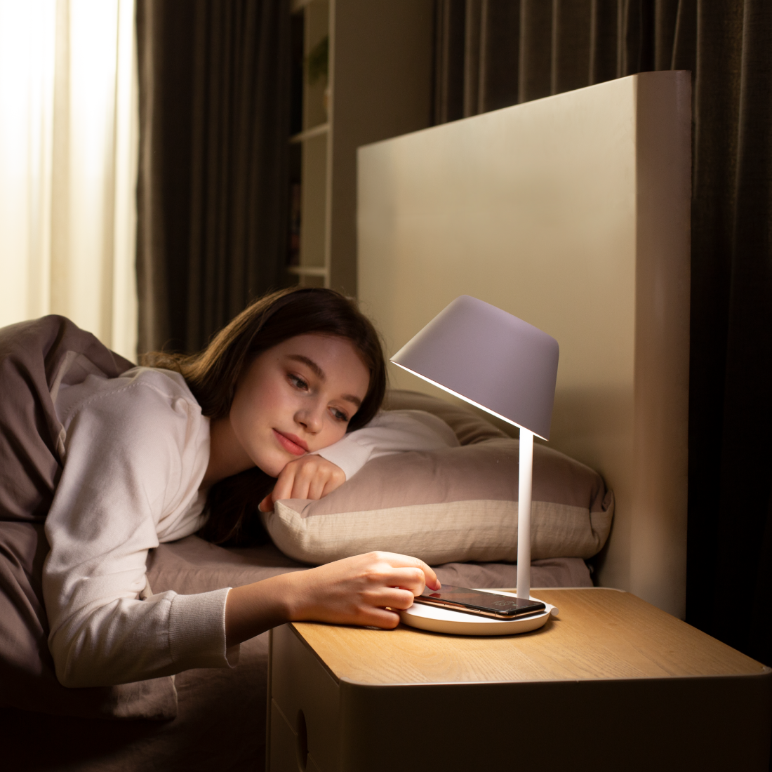 Лучший настольный светильник премиум класса xiaomi yeelight serene eye friendly desk lamp yltd03yl