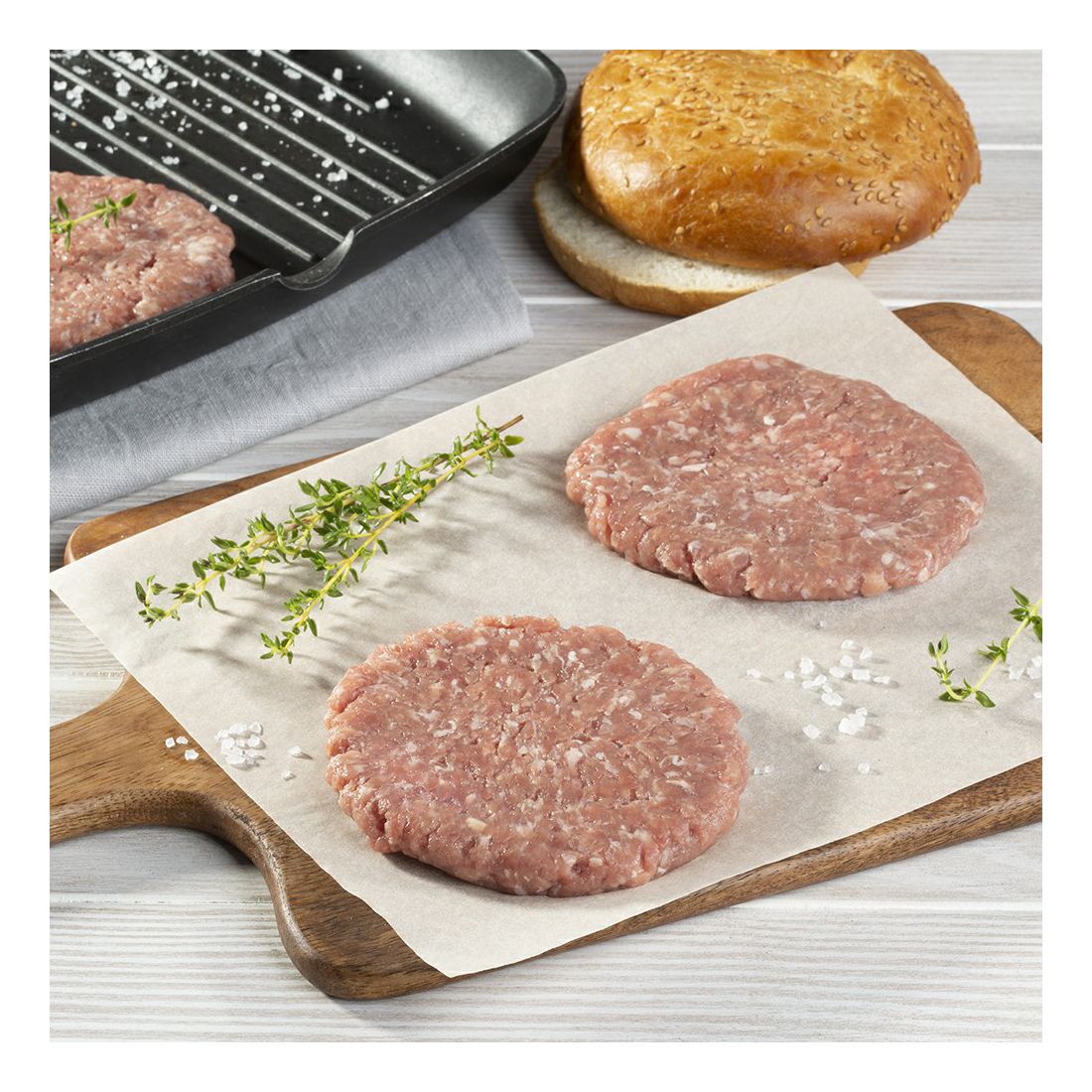 Котлета для бургера. Котлета для бургера. Котлета для бургера состав. Текстура котлеты. Гамбургер со свиной котлетой.