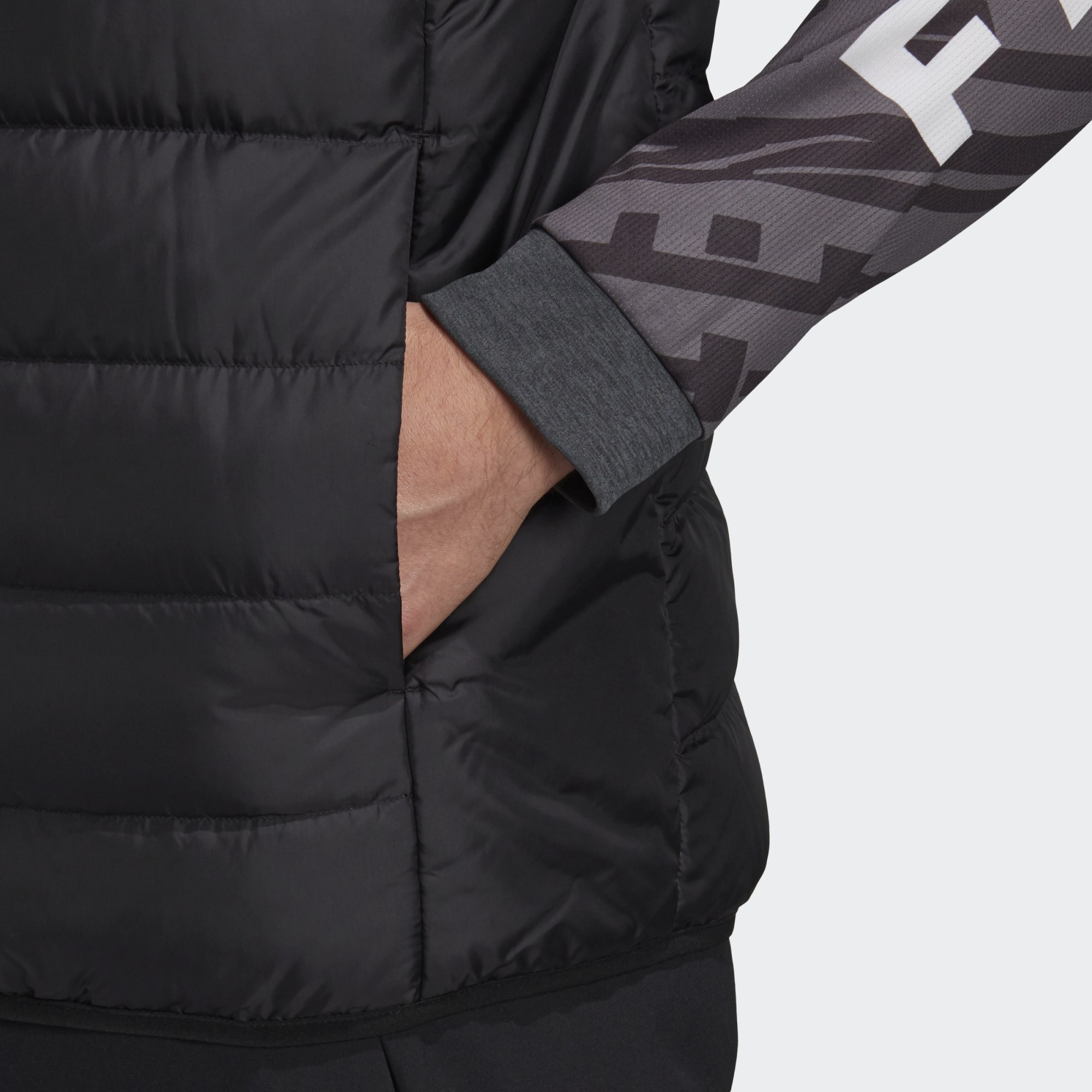 Утепленный жилет мужской Adidas GH4583 черный XL