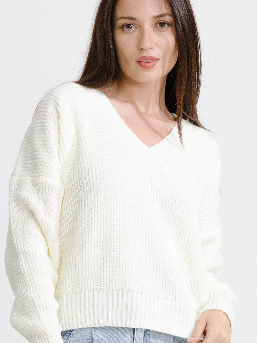 фото белого свитера женские. красивые свитера женские. белый свитер. белый вязаный свитер. белый свитер женский с горлом.