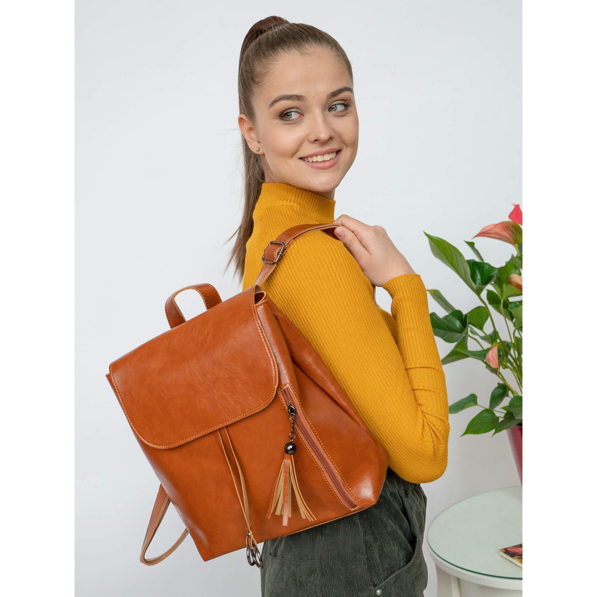 Сумка-рюкзак женская OrsOro ORW-0201 коричневая