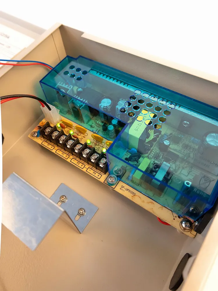 Блок питания Sarmatt SR-UPS-12/5А резервированный 12В 5А купить в ...