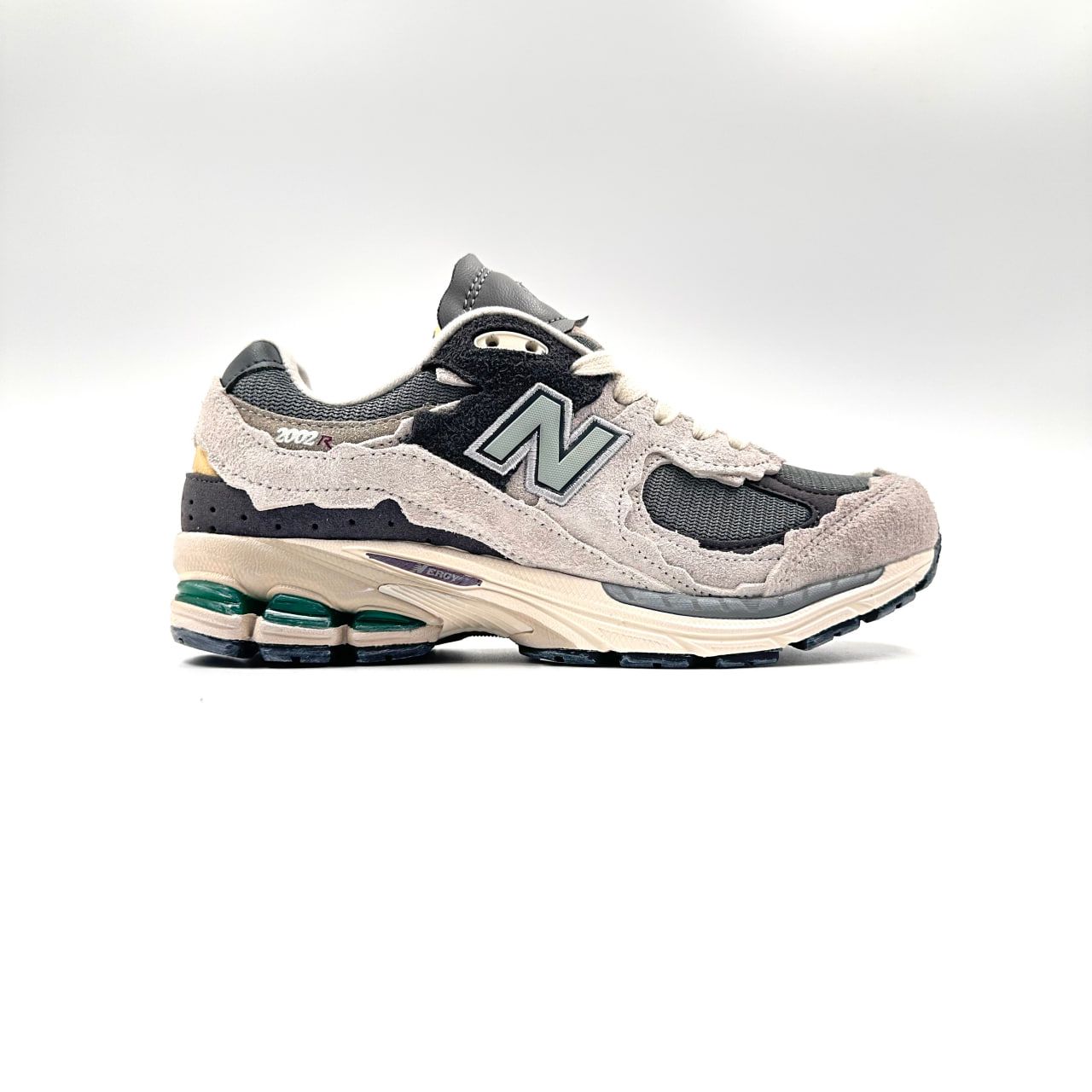 Спортивные кроссовки мужские New Balance 2002R разноцветные 45 EU - купить в Москве, цены на Мегамаркет | 600016704707