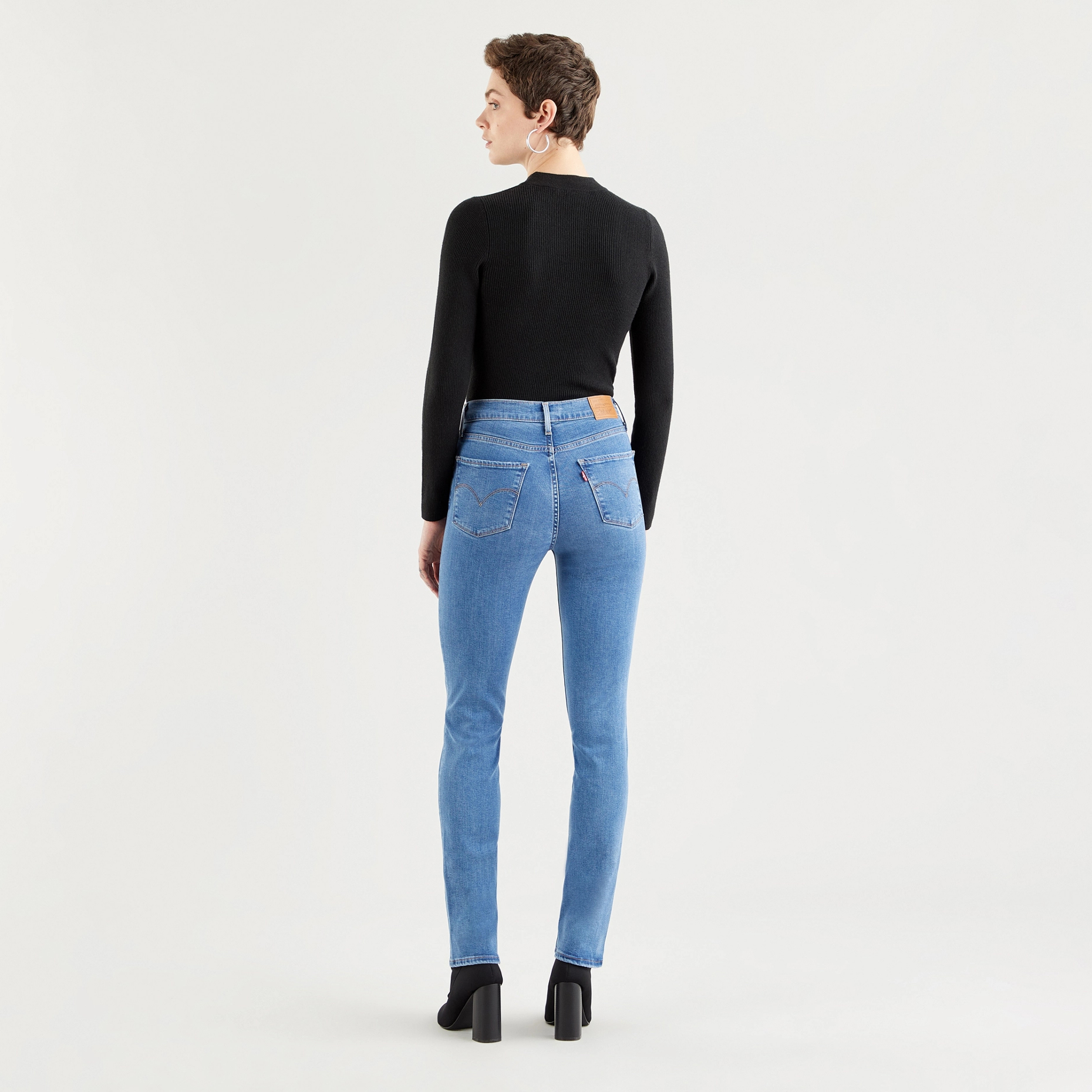 Джинсы женские Levi's 724 High Rise Straight голубые 26/30