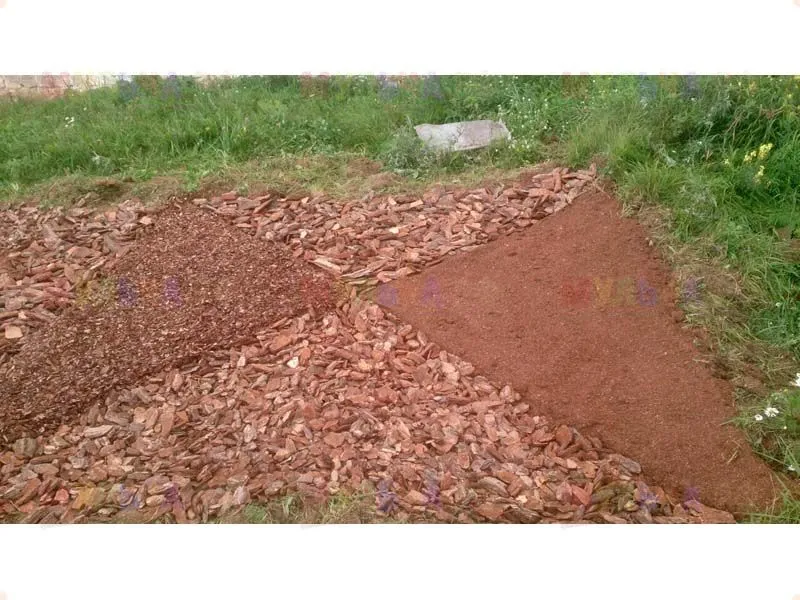 Мульча 1-3. Отсыпка корой. Мульчирование хвойников корой. Мульчирование клумбы корой. Мульча лиственницы.