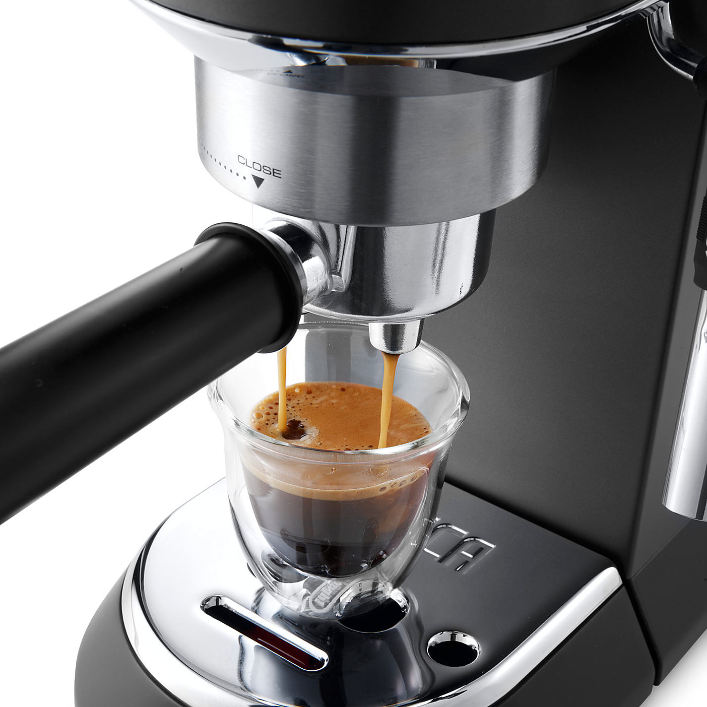 Кофеварка delonghi dedica. De'Longhi рожковая кофеварка ec685.m. Delonghi EC 685. De Longi 685 w. Насос для эспрессо кофемашины синий бара.