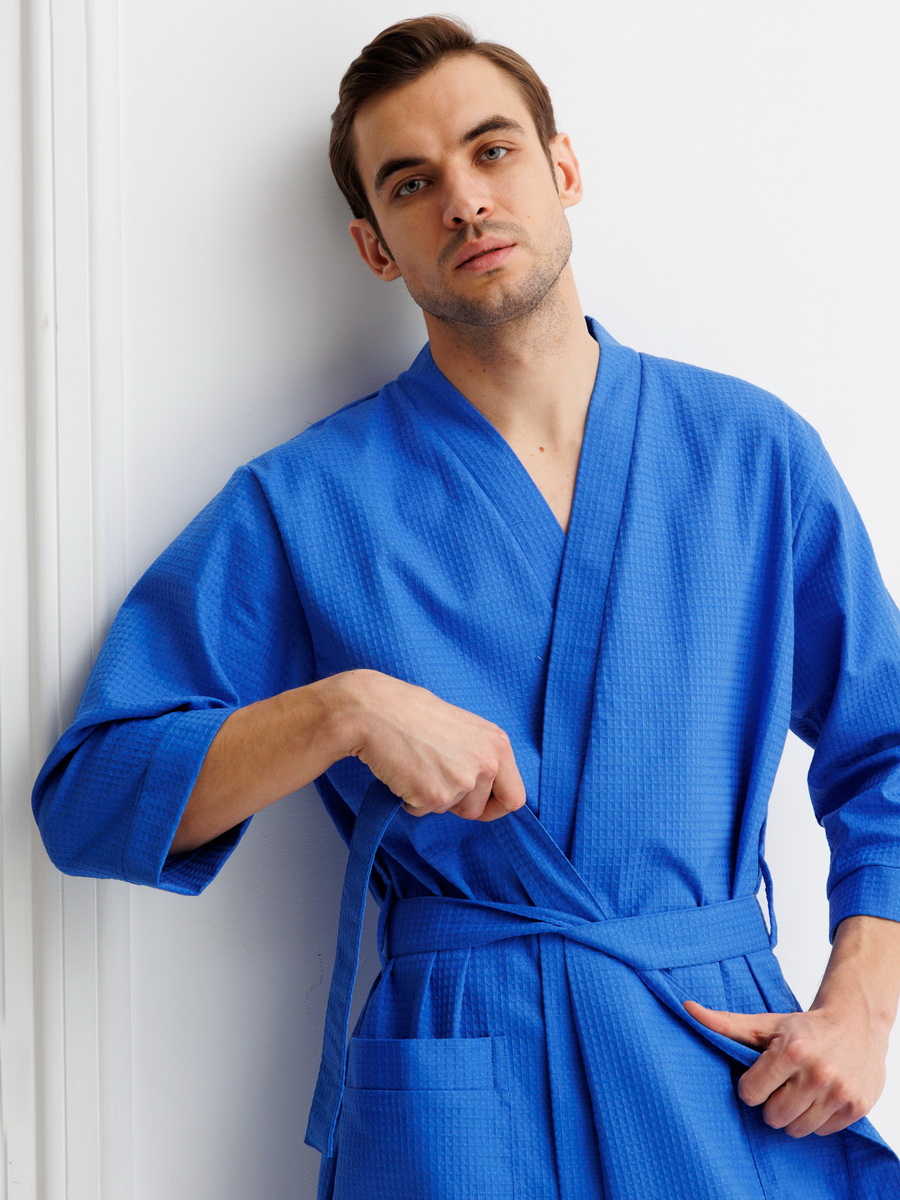 Пример банного халата в интерьере ванной комнаты