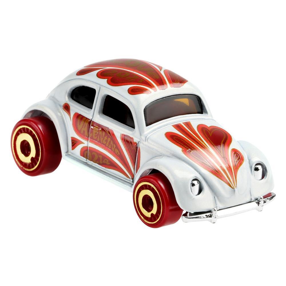 Машинка Hot Wheels коллекционная VOLKSWAGEN BEETLE белый/красный GTC73 –  купить в Москве, цены в интернет-магазинах на Мегамаркет