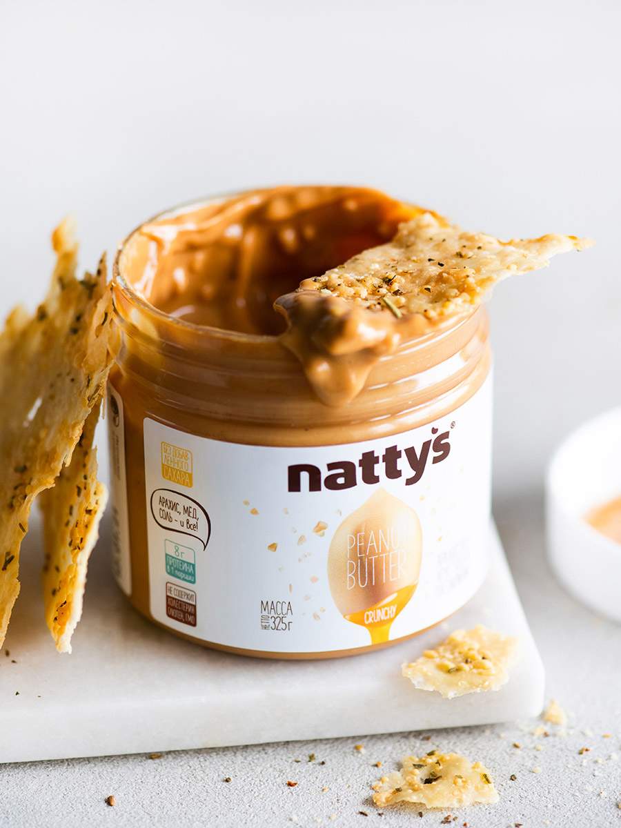 Купить арахисовая паста Nattys Crunchy с кусочками арахиса 325 г, цены на  Мегамаркет | Артикул: 100024339926