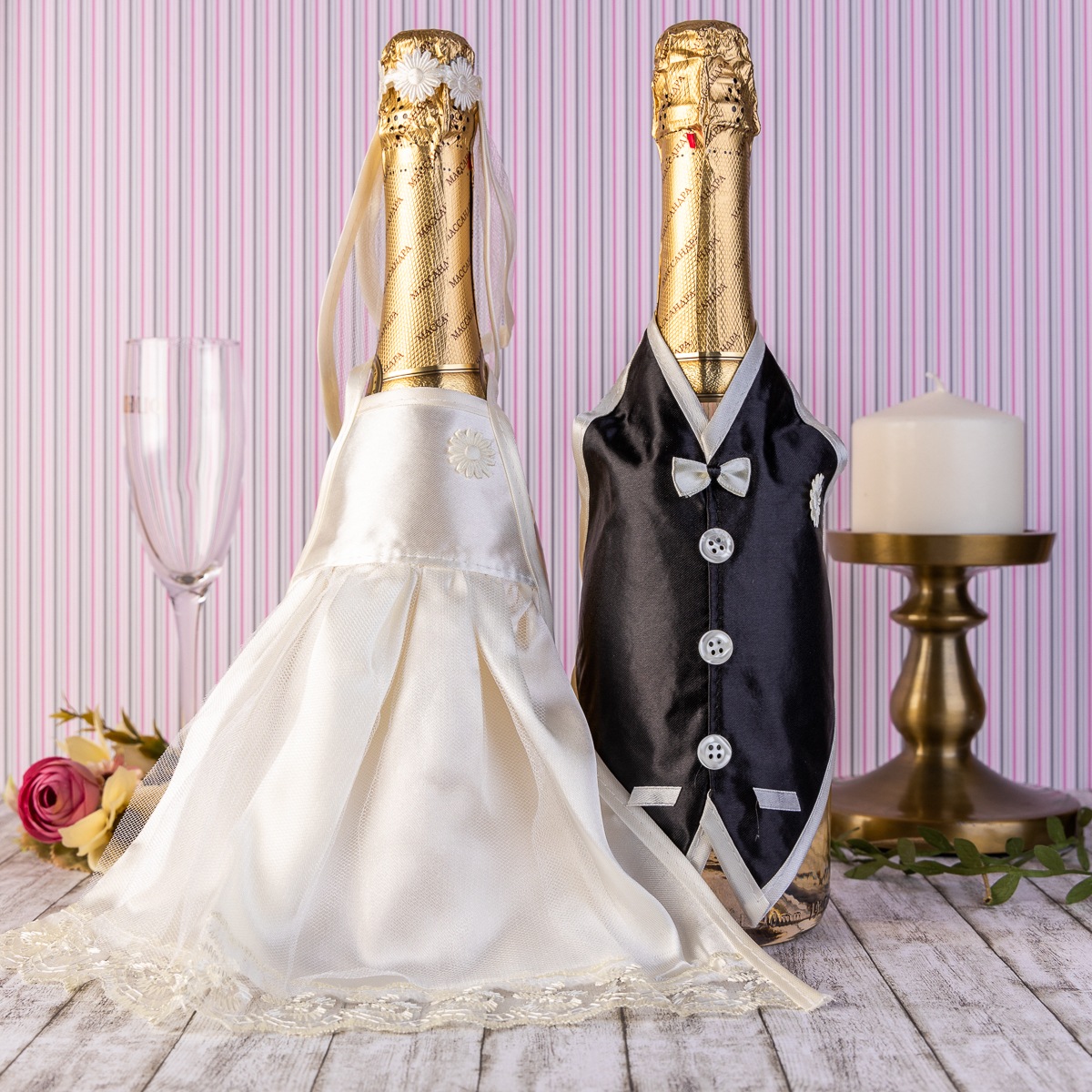 Фото свадебного шампанского. Свадебные бутылки. Декор шампанского на свадьбу. Шампанское на свадебный стол. Шампанское на свадьбу.