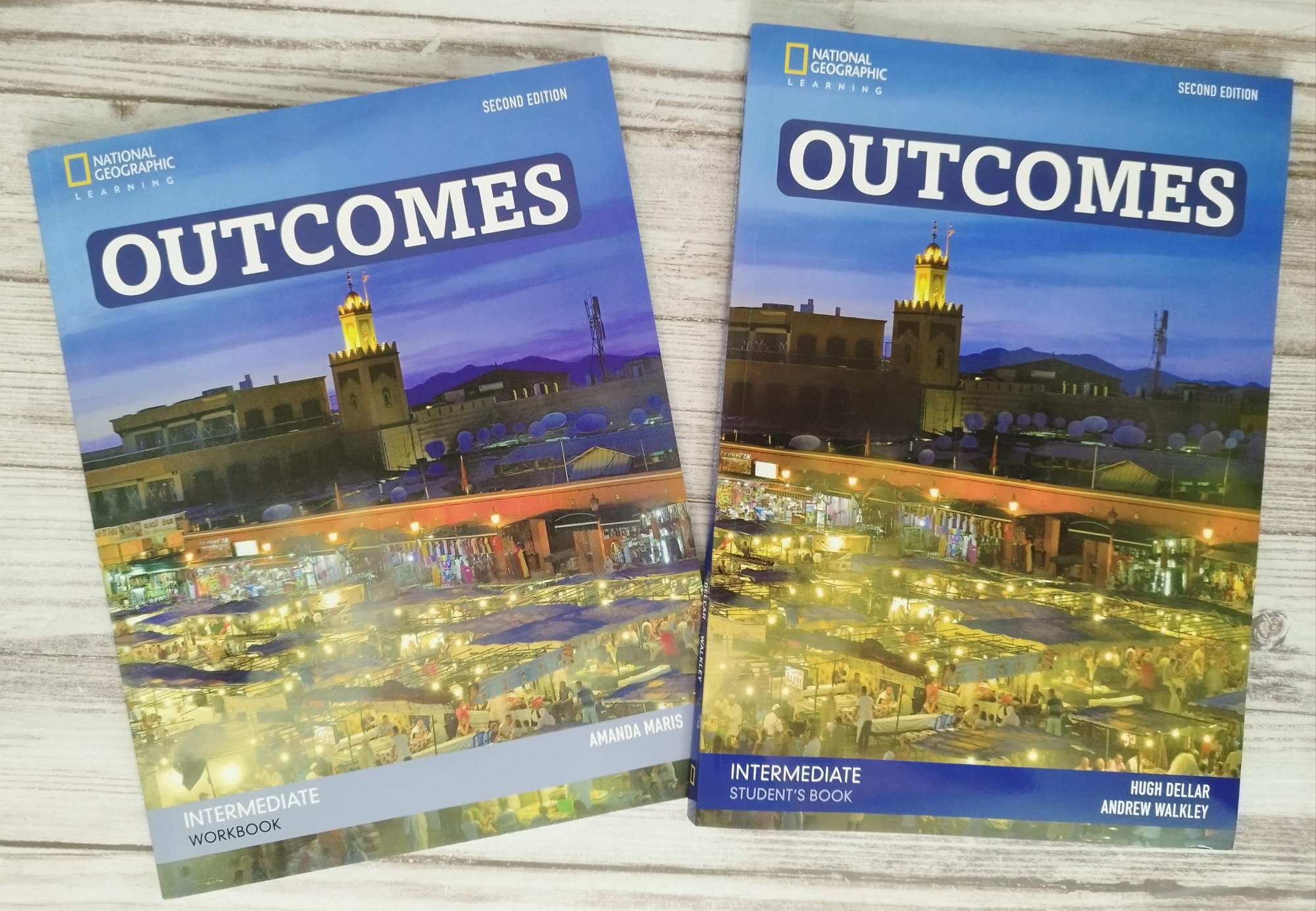 Учебник outcomes intermediate. Outcomes Intermediate student's book. Outcomes Intermediate 2nd Edition. Outcomes Intermediate Vocab Builder.