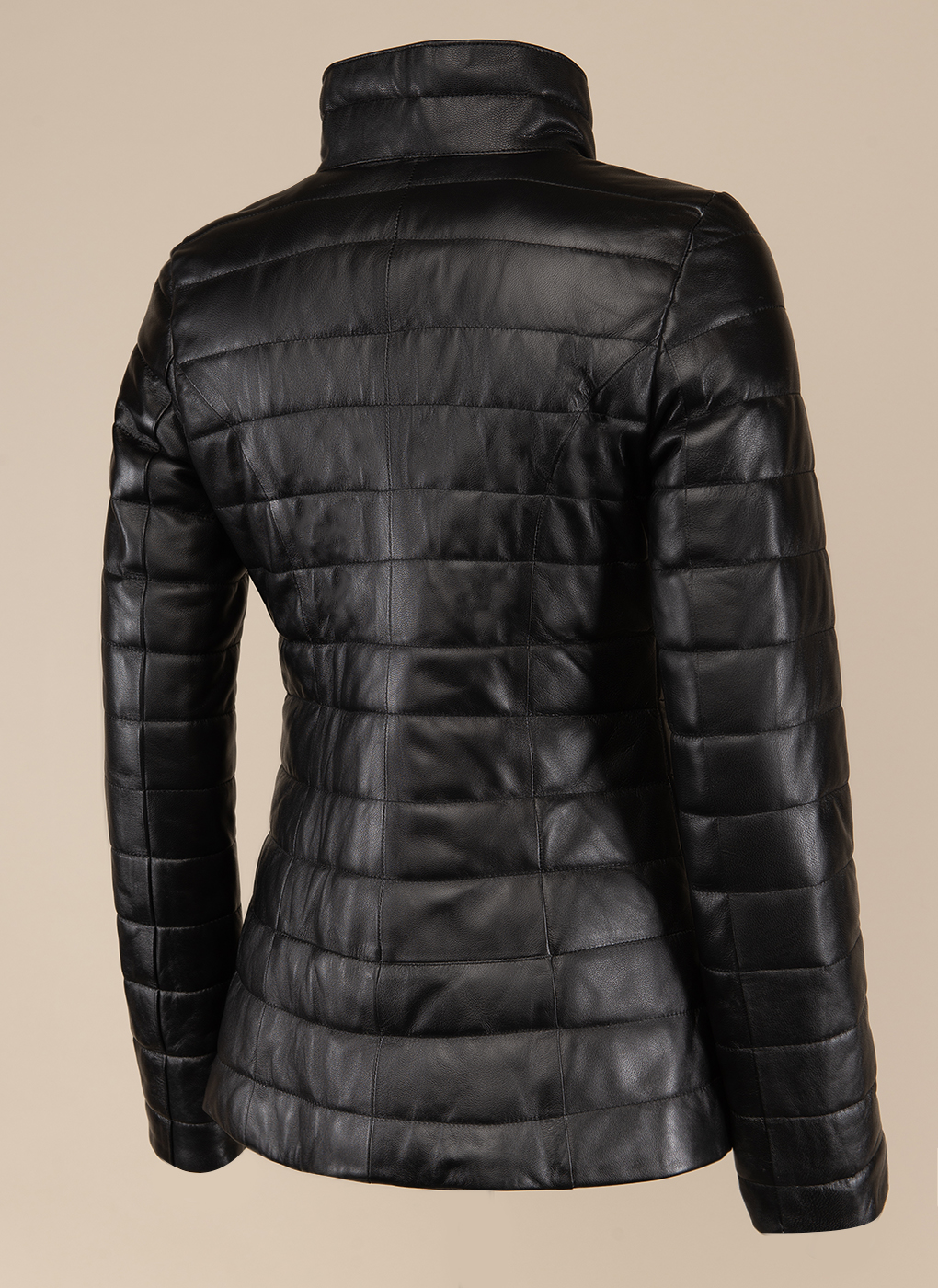 Кожаная куртка женская Каляев 49592 черная 52 RU