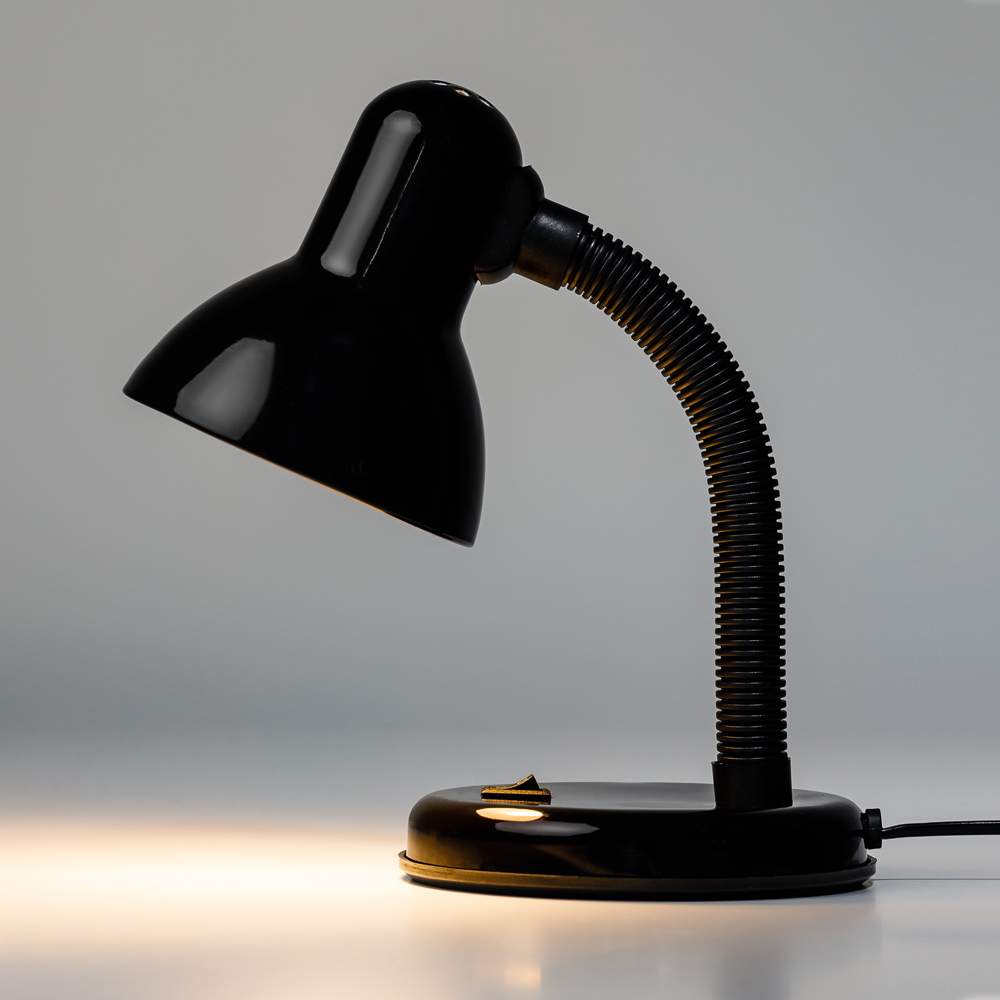 Черные настольные лампы, цены, купить в Москве в интернет-магазине Pulssar с быстрой доставкой
