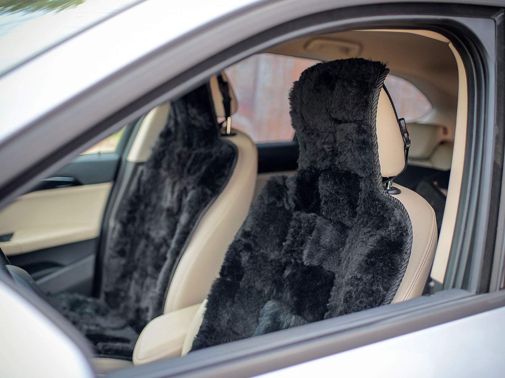 Накидка на сиденье SHKURA-DEKOR меховая из овчины с подголовником кусковая черная - купить в ООО Шкура-Декор, цена на Мегамаркет