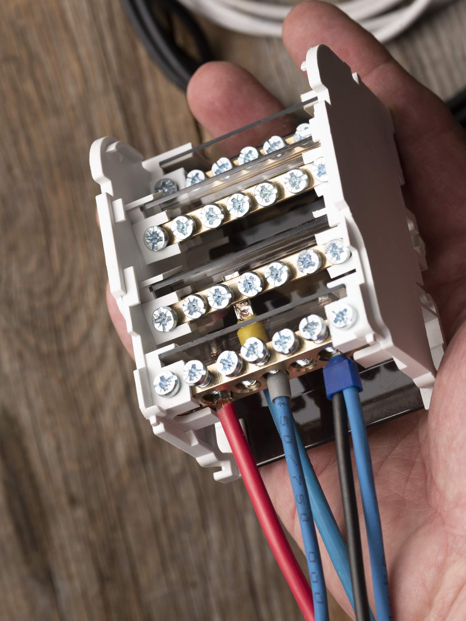 Шина EKF PROxima нулевая в корпусе (4х7) sn0-4x7 купить в интернет ...