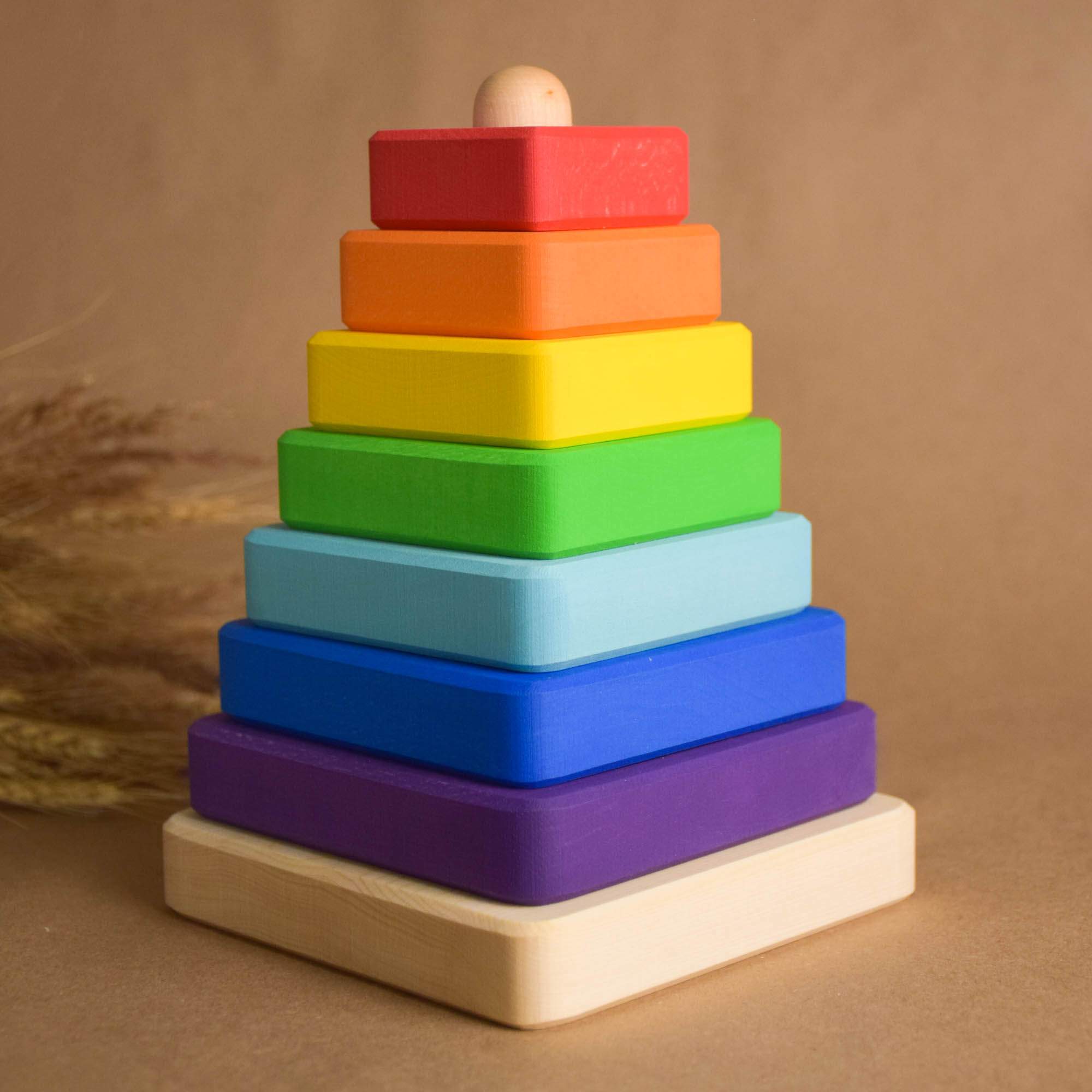 пирамида квадраты. пирамидка alatoys ступеньки, 6 деталей. пирамидка квадратная деревянная. пирамидка alatoys елочка. детали пирамиды.