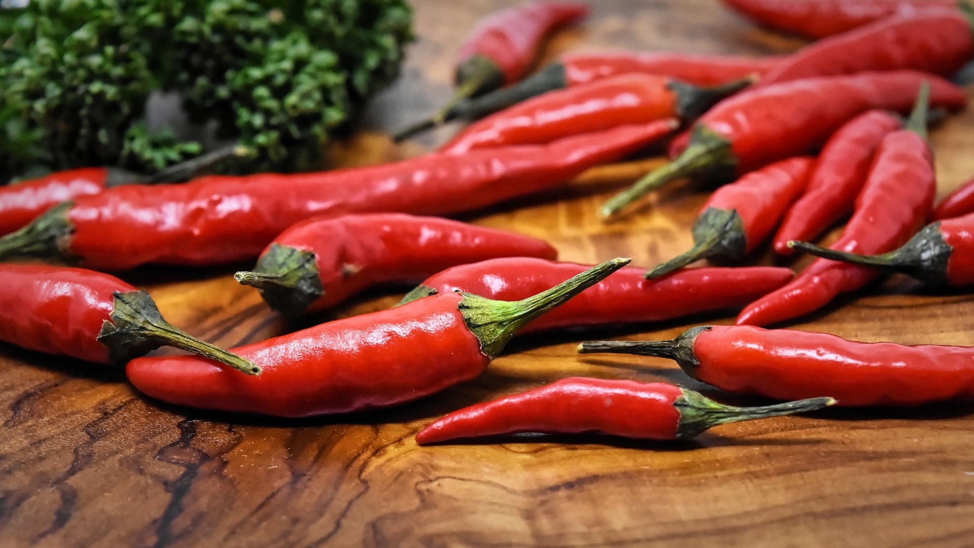 перец кайенский (перец чили). полезен ли чили. капсаицин (острый элемент перца). перец чили. острый перец чили.