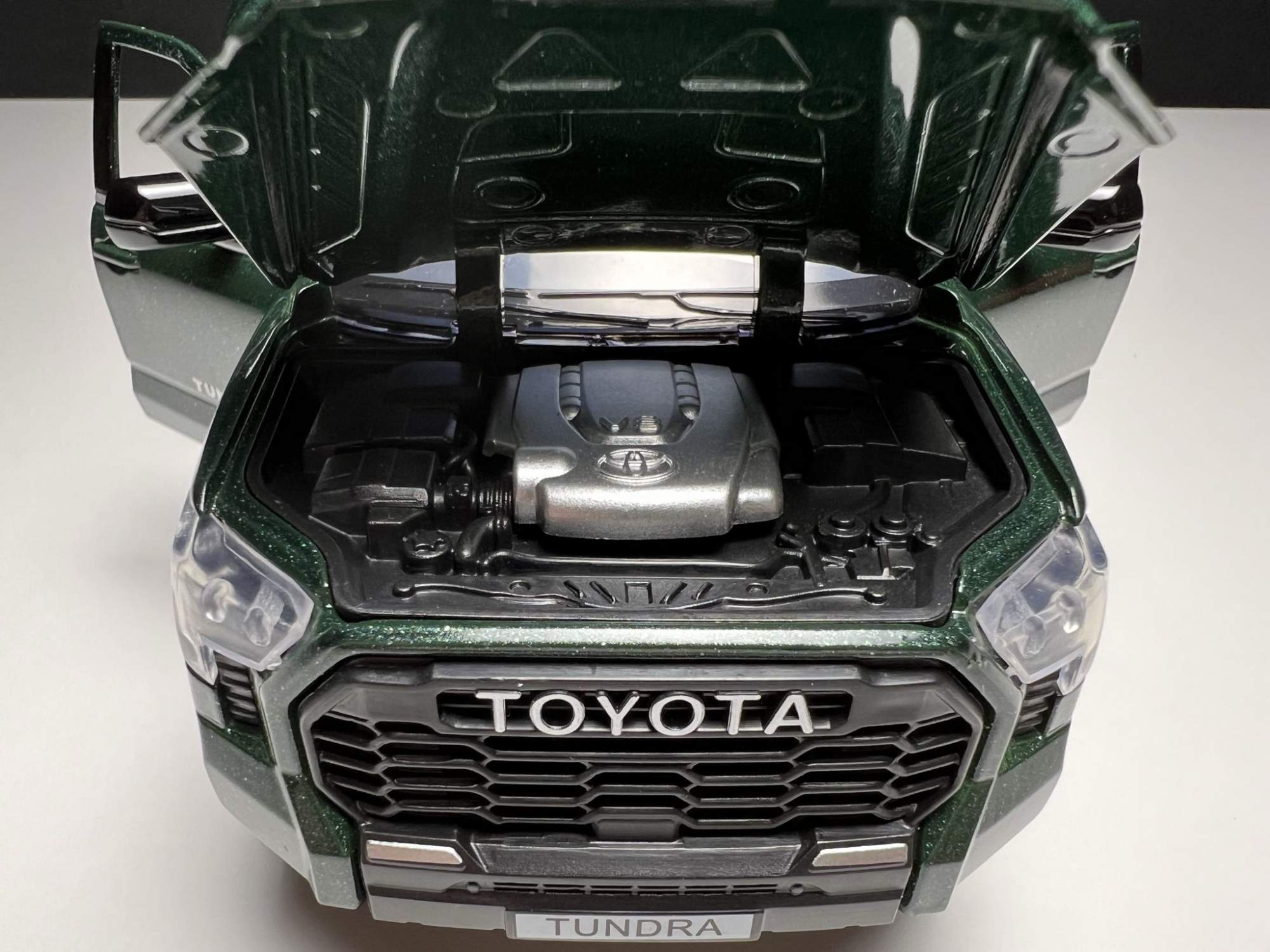 Купить машинка металлическая Элемент Toyota tundra 1:24, цены на Мегамаркет