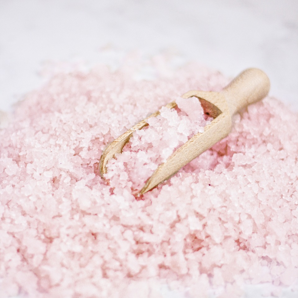 морская розовая соль апрель. розовая соль лимонная конфета. розовая морская соль. Deep pink соль для ванн. розовая соль для ванн.