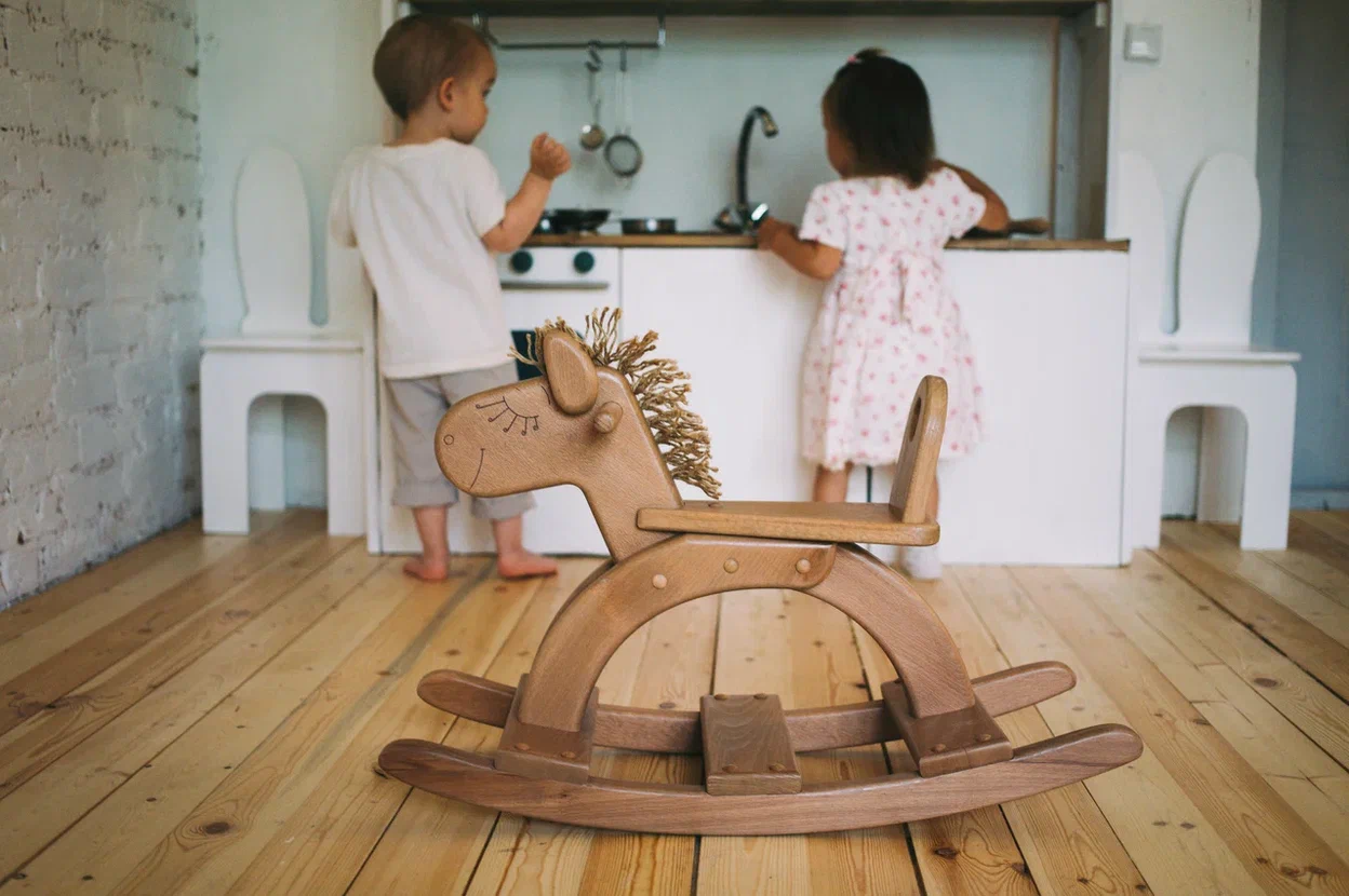 Wooden s. Детская качалка лошадка деревянная. Ручная качалка. Для детей механическая качалка кровать. Ручная качалка в саду.