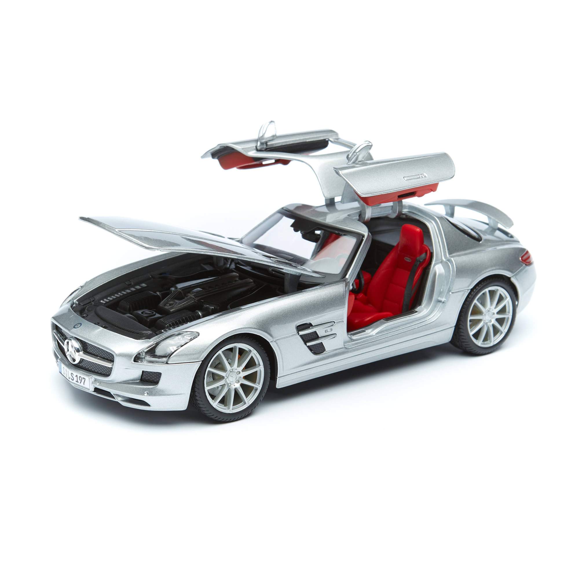 Купить maisto Машинка Mercedes-Benz SLS AMG, 1:18 серебро 31389, цены на  Мегамаркет