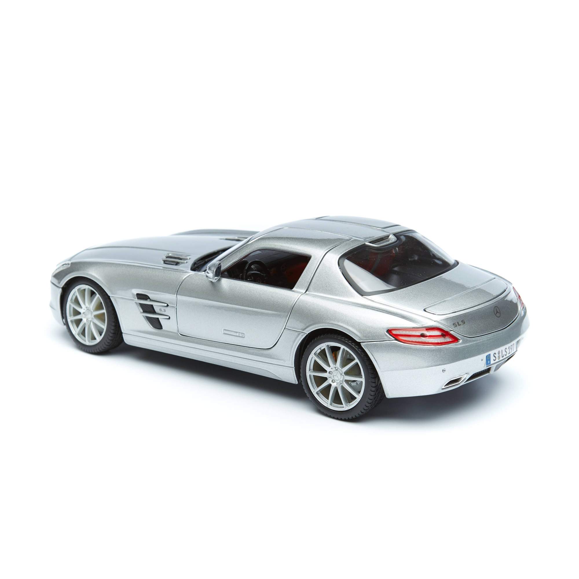 Купить maisto Машинка Mercedes-Benz SLS AMG, 1:18 серебро 31389, цены на  Мегамаркет