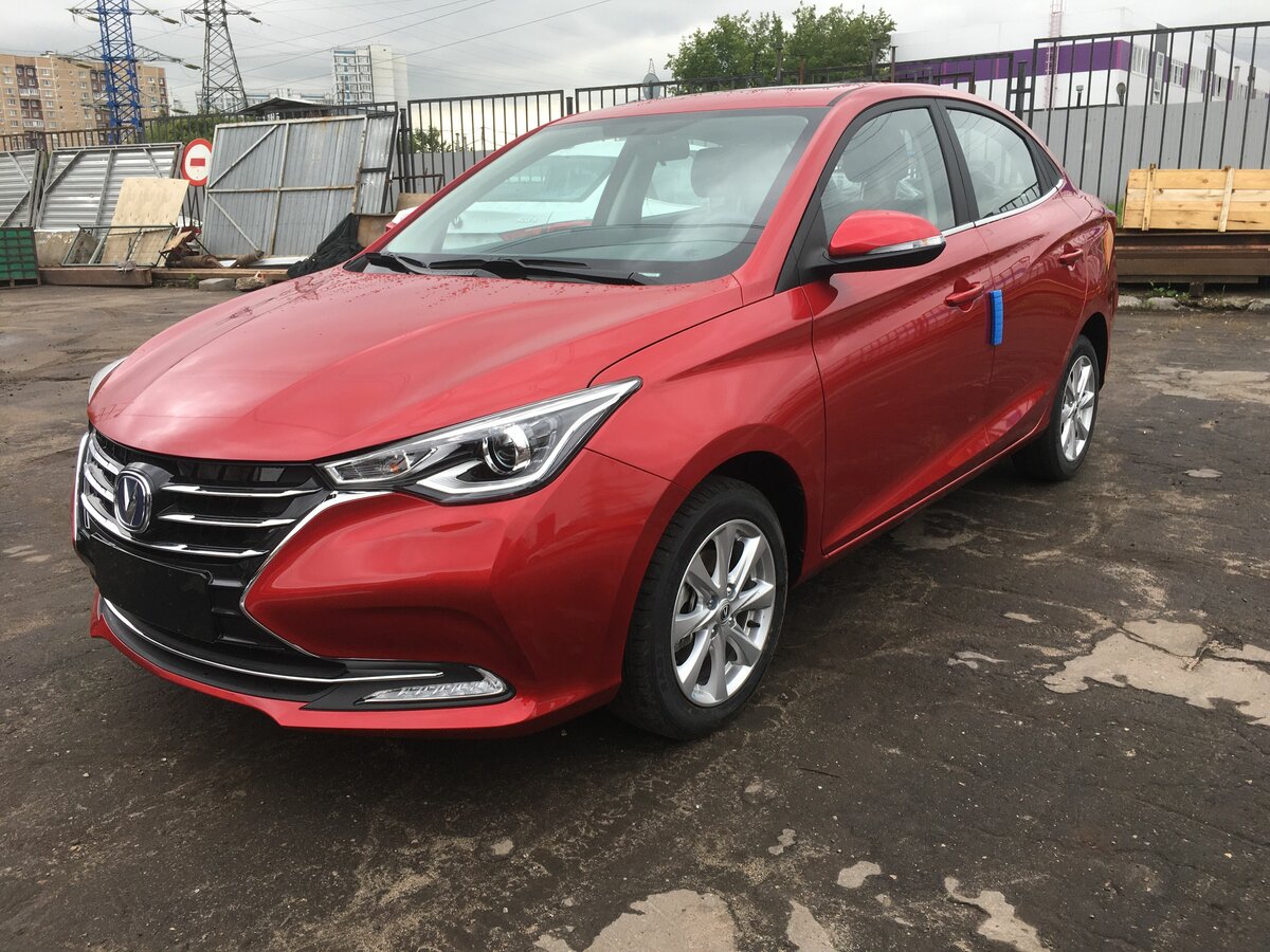 Автомобиль CHANGAN Alsvin 1,5T DCT DLX красный - купить в Москве, цены на Мегамаркет | 100067463848