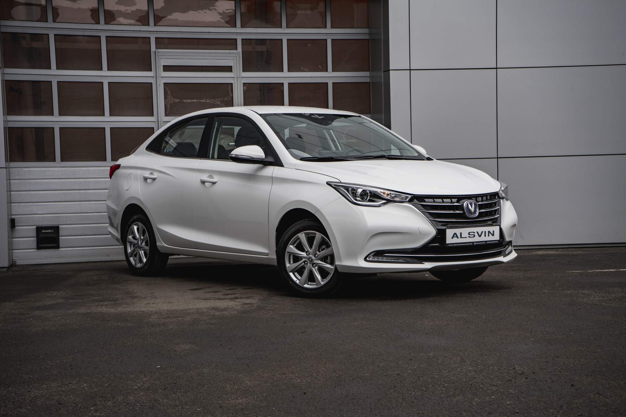 Автомобиль Changan ALSVIN 1.5 AMT LX 2023 Белый - отзывы покупателей на  Мегамаркет | 600018453831