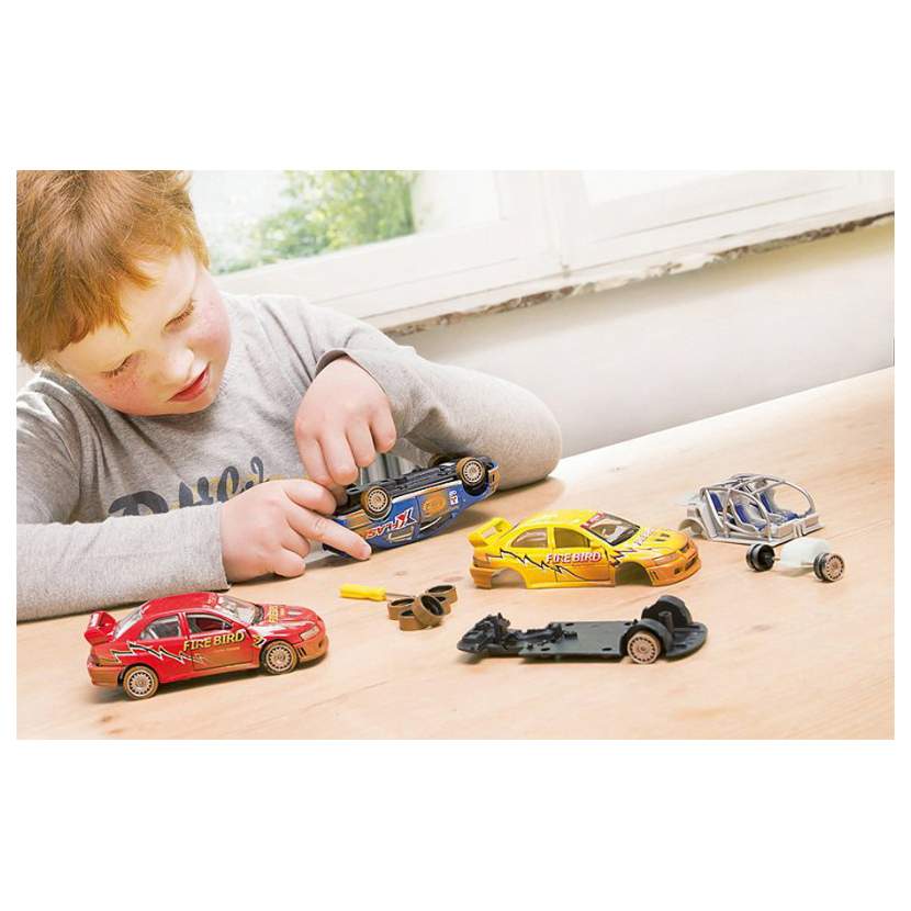 A road sweeper for kids. Собери коллекцию машинок. Машина которая собирает игрушки. Свалка игрушек машинок. Игрушечная машинка на фоне настоящей.