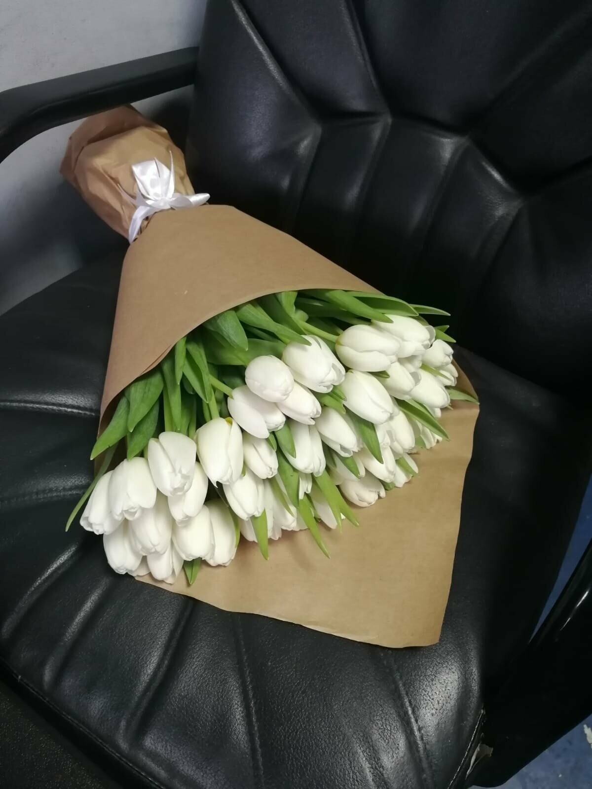 Букет белых тюльпанов