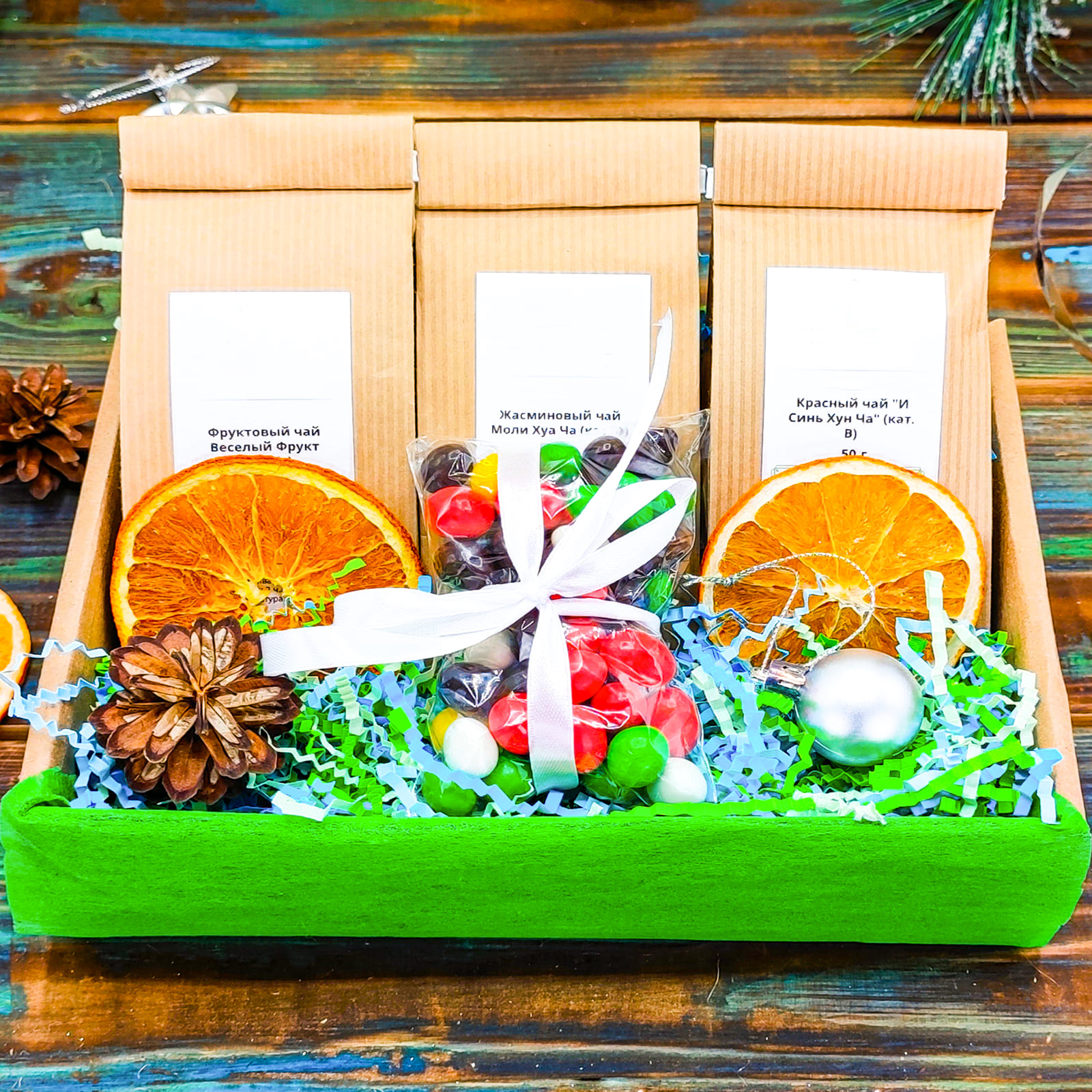 Подарочные наборы чая на новый год. Подарочные наборы чая на новый год. Подарочные наборы чая на новый год. Конфеты в коробке счастье. Чай новогодний подарочный.