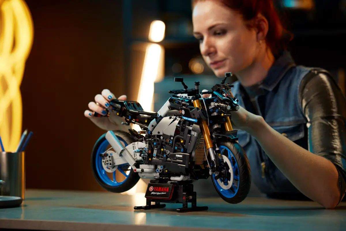 Купить конструктор LEGO Technic Мотоцикл Yamaha MT-10 SP, 1478 деталей,  42159, цены на Мегамаркет | Артикул: 100056152528