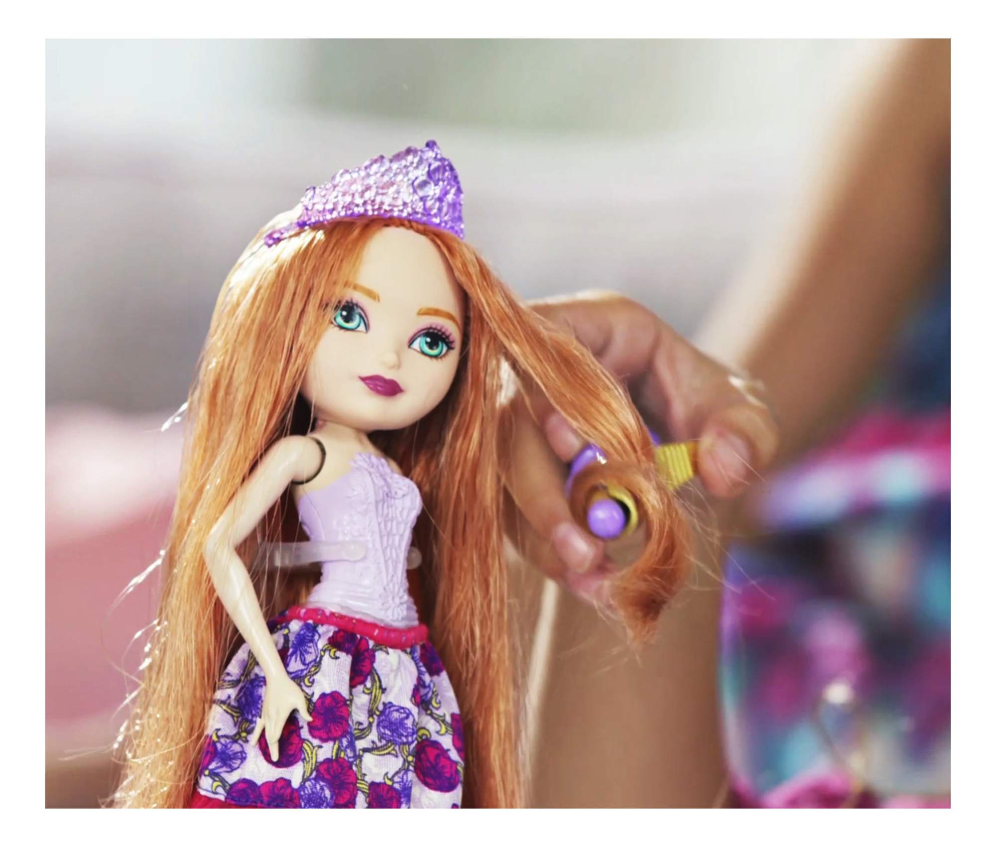 Boneca Ever After High Holly O'Hair Penteados Magicos Mattel com o